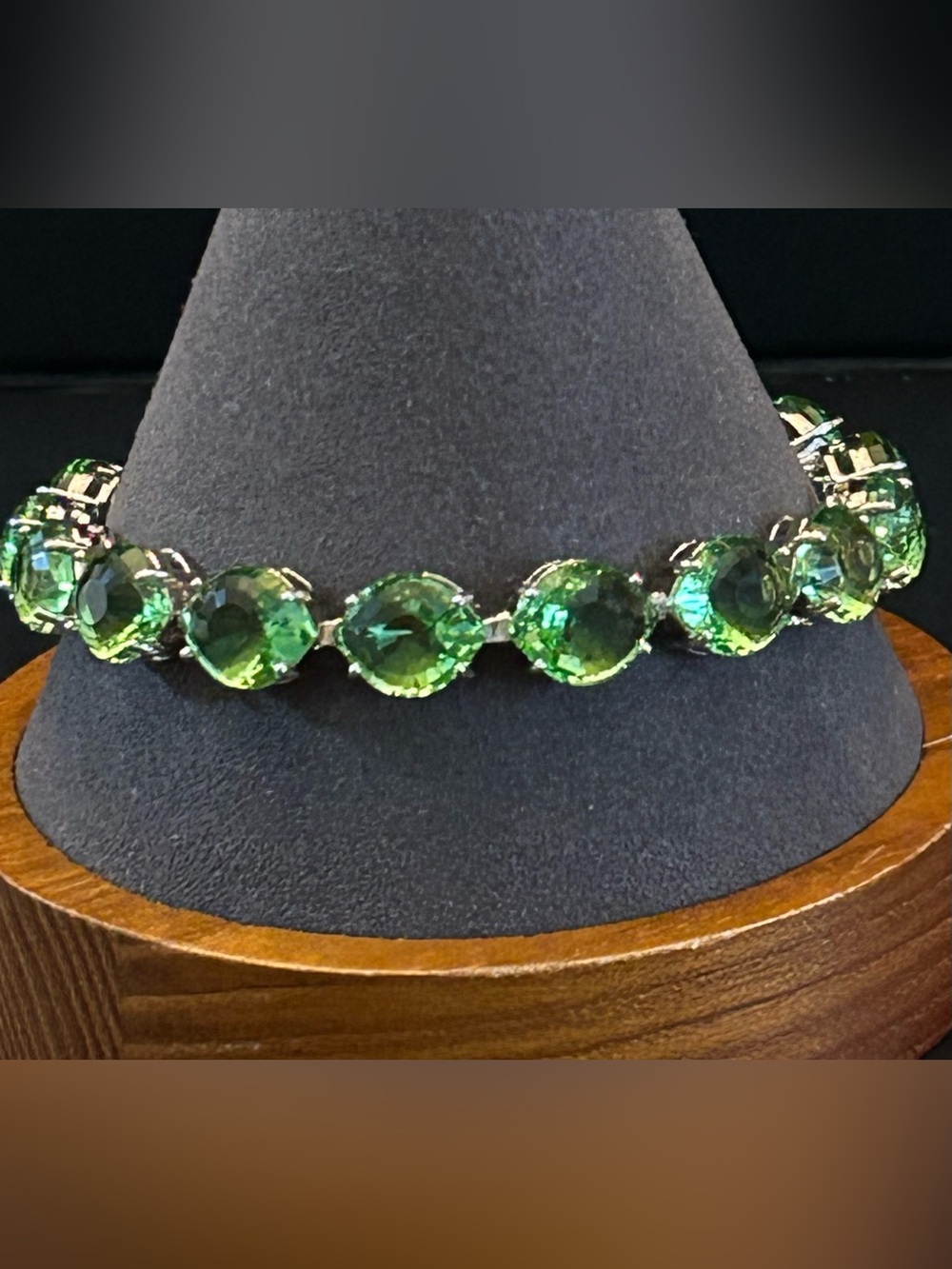 BAD Vibrant Green Crystal Tennis Line Bracelet w/Round Faceted Stones 8” Silver